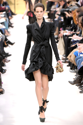 Vestido negro manga larga con volados Louis Vuitton